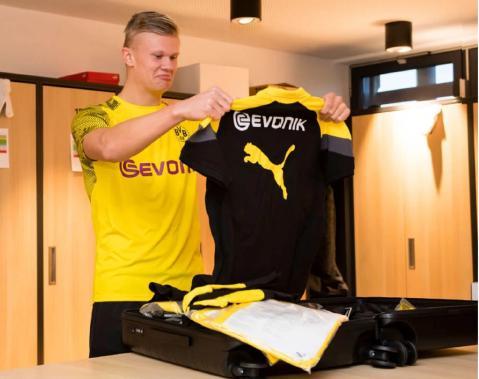 玉昆球迷在机场深情送别安德森，安德森的回应藏着太多不舍