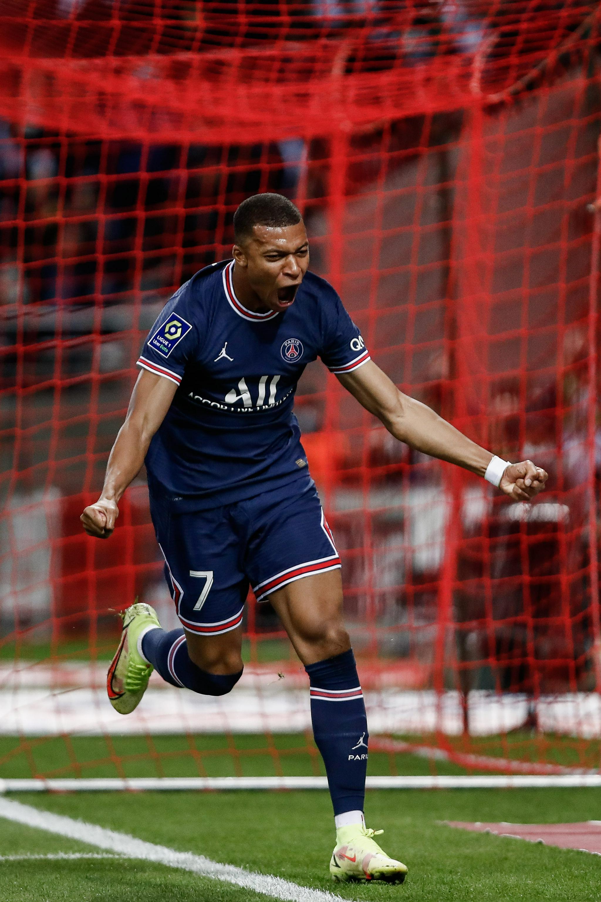 客场对贝蒂斯上半场就上演帽子戏法，费兰是西甲历史第一人