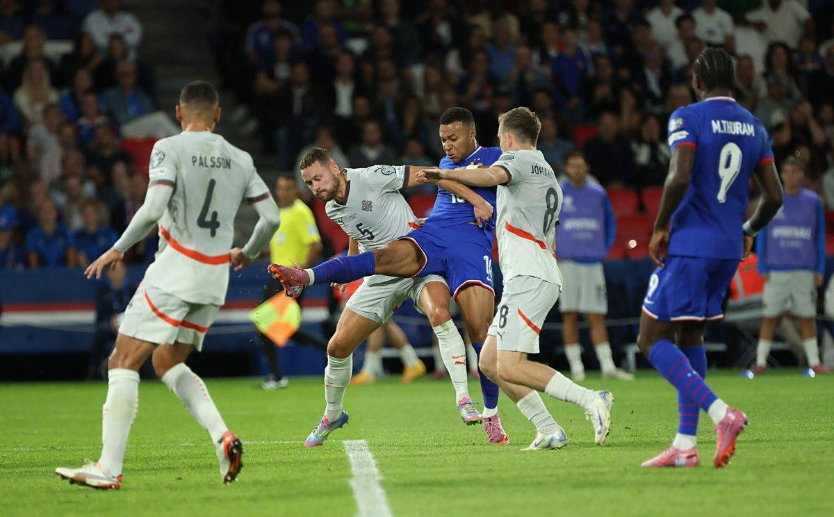 瓜迪奥拉说梅西是历史第一人！还说自己跟梅西学到东西！