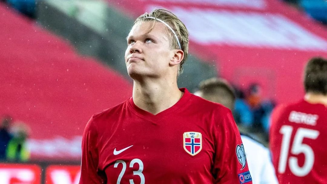 范德萨社媒吐槽：我中场休息去遛了个狗，曼彻斯特发生了什么？（范德萨社媒发声：中场去遛狗回来，曼彻斯特到底发生了啥？）