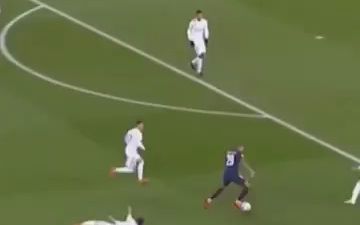 球员：我就轻轻一抬腿