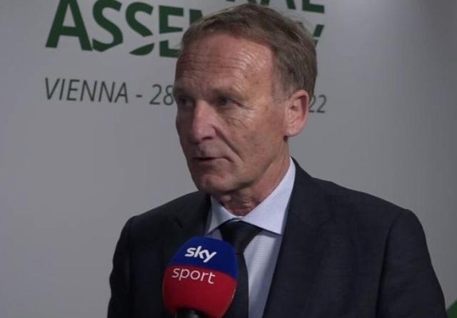 林诗栋2比1胜张本智和，国乒混团世界杯三连冠