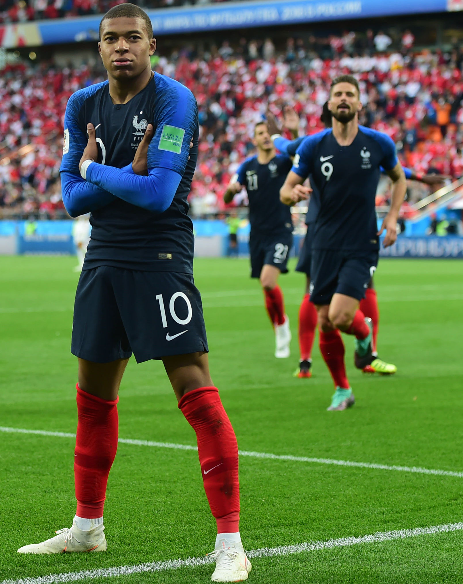 英超-热刺1-2不敌富勒姆，主队开场6分钟连丢两球陷被动（英超：热刺1-2负富勒姆，主场6分钟连丢两球早陷被动）