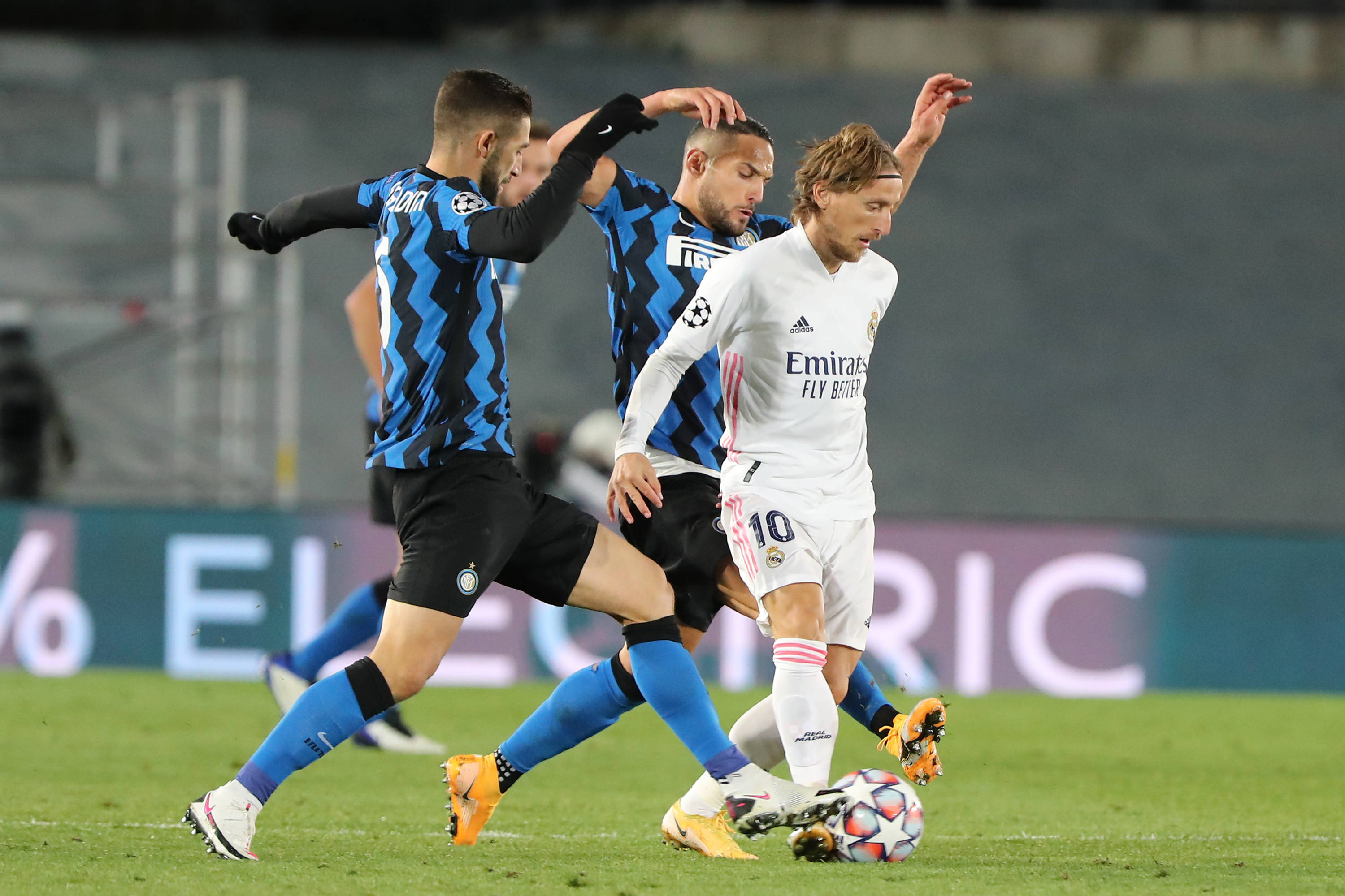 皇马具有压倒性优势！海外情报：皇马3-0塞尔塔（海外情报：皇马3-0完胜塞尔塔，优势一边倒）