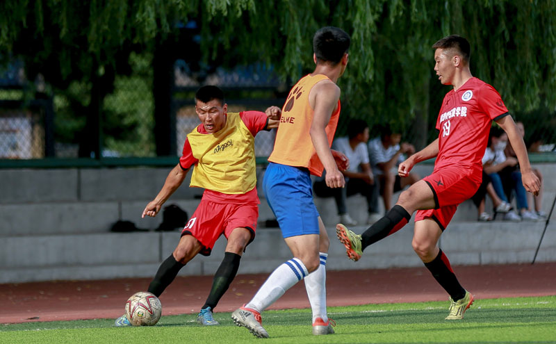 法尔克：巴萨确实对凯恩感兴趣，但很难承担其解约金+年薪