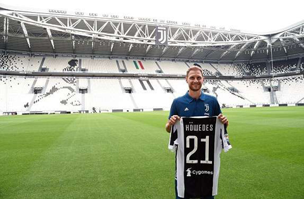 博主：在本轮英超艰难战胜狼队后，赖斯向着队友大发雷霆（博主爆料：英超险胜狼队后，赖斯怒斥队友）