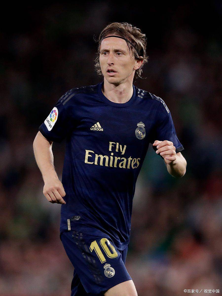 意甲半场：杜维卡斯建功，科莫暂1-0萨索洛（半场战报：杜维卡斯破门，科莫暂以1-0领先萨索洛）